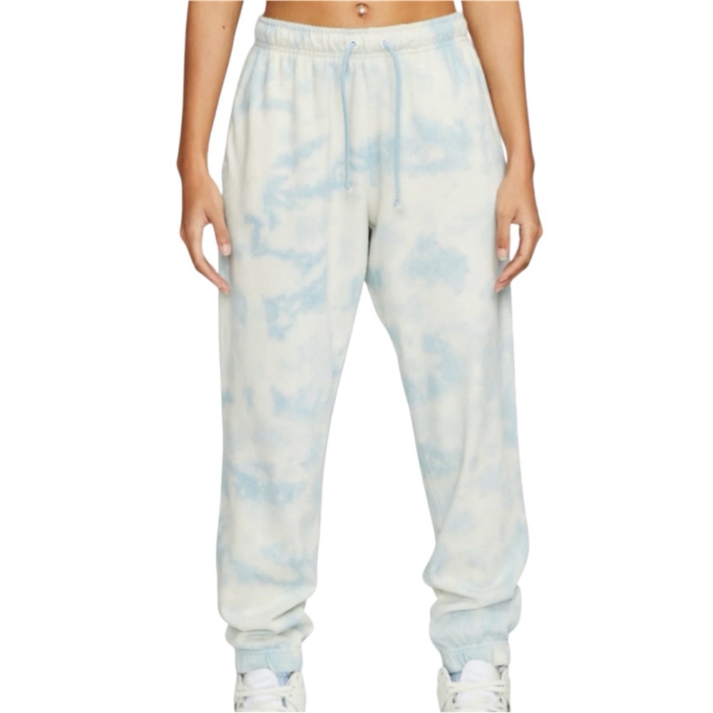 Nike Woman’s Mid-Rise Cloud-Dye Jogger